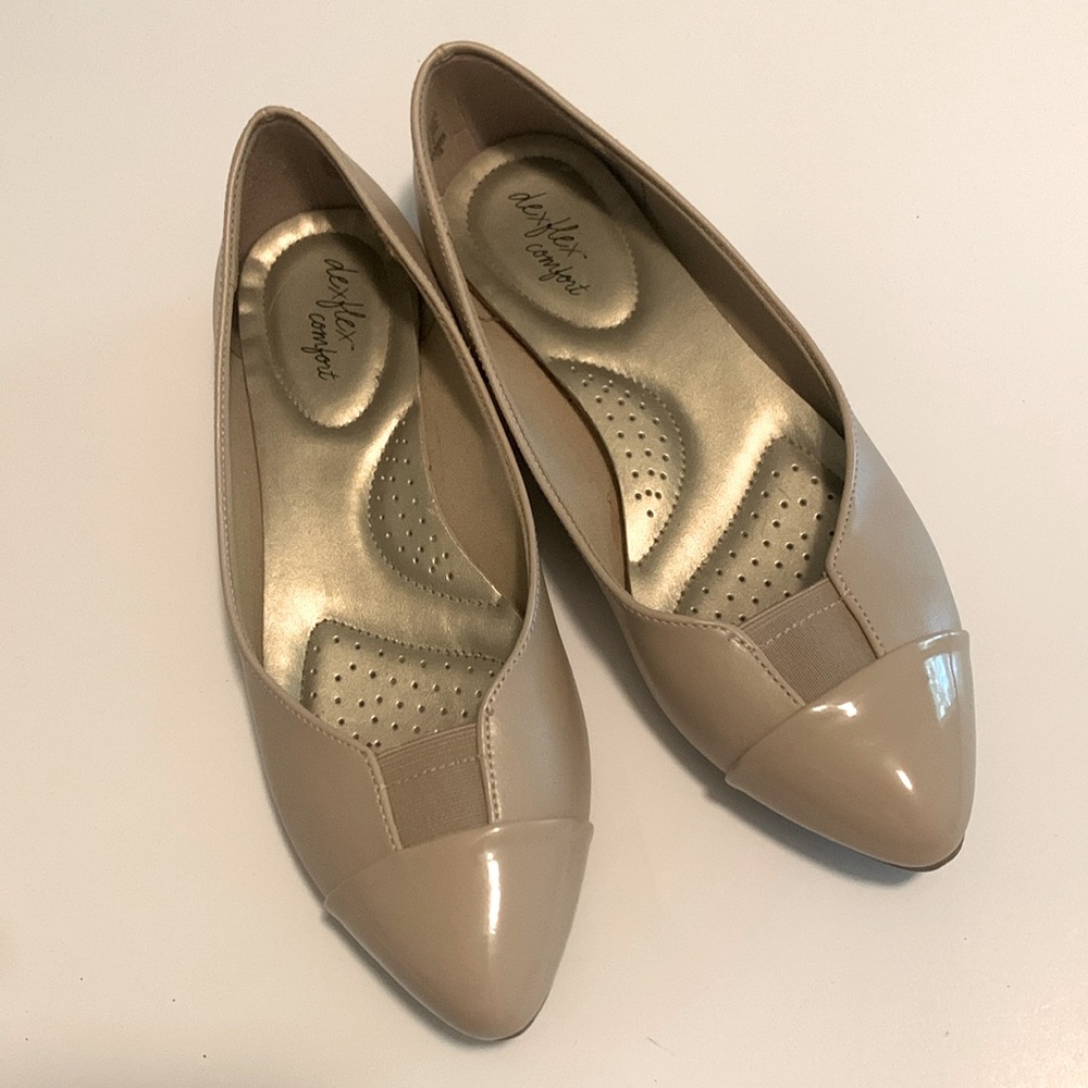 Dex Flex Women’s Comfort Slip-on Shoes/Flats Beige, patent leather toe, size 7.5